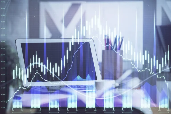 Graphique du marché boursier et tableau avec fond d'ordinateur. Exposition multiple. Concept d'analyse financière. — Photo