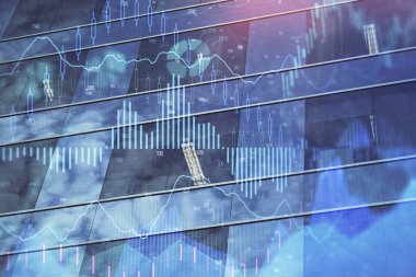 Yüksek binaların arka planında çoklu pozlama olan eski şehir haritası. Finansal araştırma kavramı.