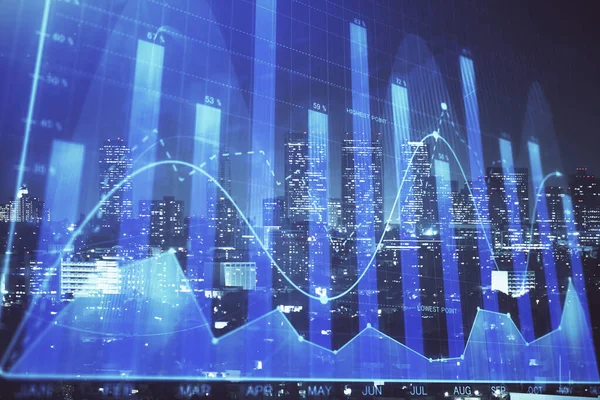 Grafico finanziario su paesaggio urbano notturno con edifici alti sfondo multi esposizione. Concetto di analisi . — Foto Stock