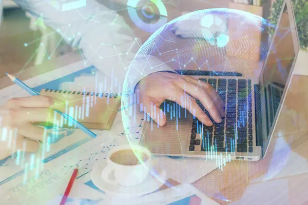 Forex diagram med affärsman som arbetar på dator i Office på bakgrunden. Begreppet hårt arbetande. Multiexponering. — Stockfoto