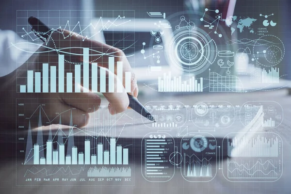 Gráficos financieros mostrados en las manos de las mujeres tomando notas antecedentes. Concepto de investigación. Doble exposición — Foto de Stock