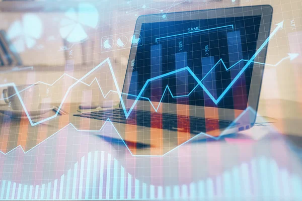 Börsendiagramm und Tabelle mit Computerhintergrund. Mehrfachbelichtung. Konzept der Finanzanalyse. — Stockfoto