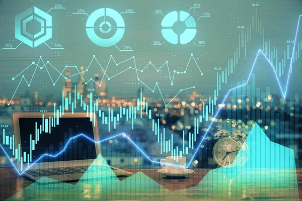Wykres finansowy kolorowy rysunek i tabela z komputerem na tle. Podwójna ekspozycja. Pojęcie rynków międzynarodowych. — Zdjęcie stockowe
