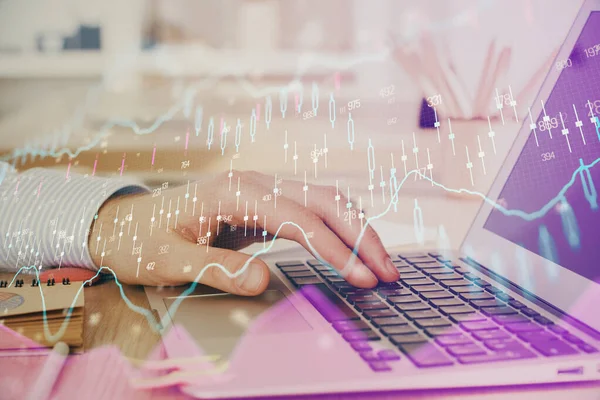 Dubbel exponering av Businessmans händer med laptop och Stock Market Graph bakgrund. Begreppet forskning och handel. — Stockfoto