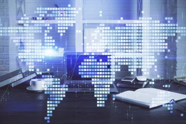 İş teması simgelerinin çoklu pozlandırılması ve bilgisayar geçmişi olan masa. Başarı kavramı.