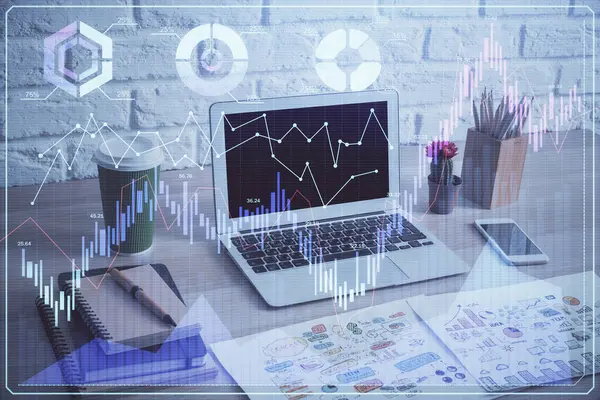 Gráfico financeiro desenho colorido e tabela com computador no fundo. Dupla exposição. Conceito de mercados internacionais. — Fotografia de Stock