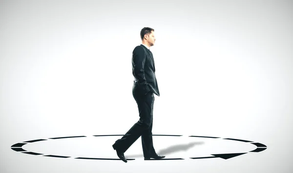 Businessman in suit walking in a circle — Stock Photo, Image