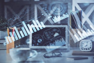 Finansal pazar grafiği hologramı ve kişisel bilgisayar arka planda. Çifte maruziyet. Önx kavramı.