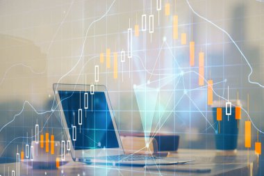 Masası ve kişisel bilgisayarı olan borsa grafiği. Çoklu maruz kalma. Mali analiz kavramı.