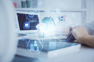 Kadınların el yazısı üzerine sosyal ağ temalı hologram. Uluslararası insanlar birbirine bağlanır. Çift pozlama