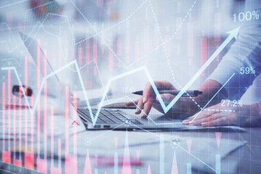 Bilgisayarda ve ön x grafik hologram çiziminde kadın eli yazarken çift pozlama. Borsa yatırım kavramı.