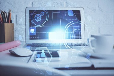 Sosyal ağ hologramıyla birlikte bilgisayar masaüstünde. Çoklu maruz kalma. Uluslararası insan ilişkileri kavramı.