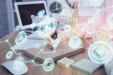 Kadınların el yazısı üzerine sosyal ağ temalı hologram. Uluslararası insanlar birbirine bağlanır. Çift pozlama