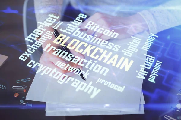 Holograma criptomoneda sobre las manos de las mujeres escribiendo fondo. Concepto de blockchain. Exposición múltiple — Foto de Stock