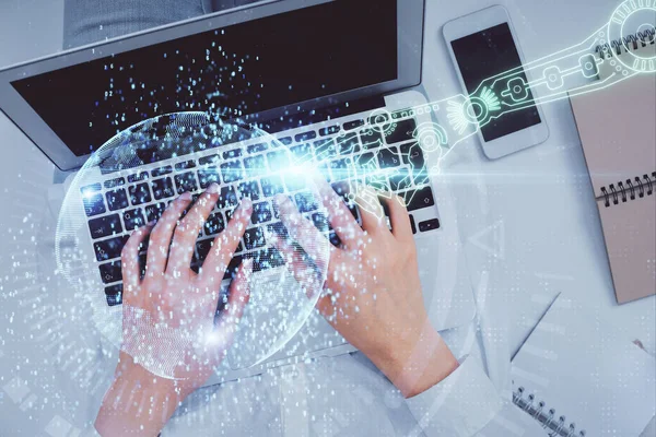 Bilgisayar ve veri temalı hologram çizimlerinde çalışan kadın elleri çift pozlama. Üst Manzara. Teknoloji konsepti. — Stok fotoğraf