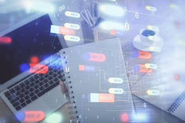 Bilgisayar ve veri temalı hologram çizimleri üzerinde çalışan kadın ellerine çok fazla maruz kalma. Teknoloji kavramı.