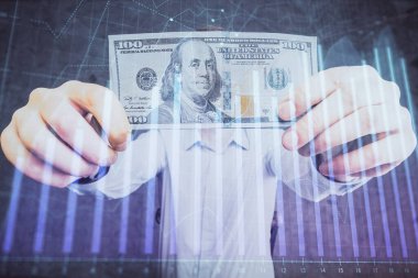 Finansal grafiğe çoklu pozlama hologram, Amerikan dolarları ve insan eli. Analiz kavramı.