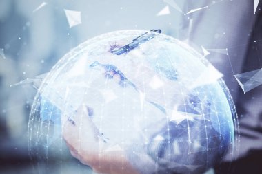 Eller üzerinde uluslararası iş hologram notları arka plan alarak. Başarı kavramı. Çoklu pozlama