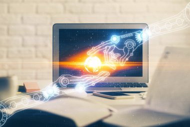 Masaüstü bilgisayar ve teknoloji temalı holograma çoklu maruz kalma. Yazılım geliştirme kavramı.