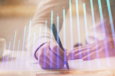 Finansal ticaret grafiği erkek masaüstü arkaplanı ile çoklu pozlama.