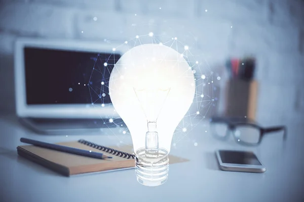 Ordenador en el escritorio en la oficina con el holograma icono de la bombilla. Doble exposición. Concepto de idea. —  Fotos de Stock