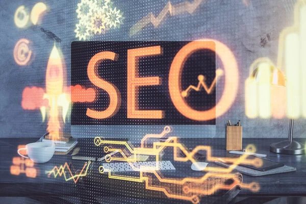 Bilgisayar ve seo çizim hologramı olan çok katmanlı bir tablo. Arama optimizasyon kavramı.