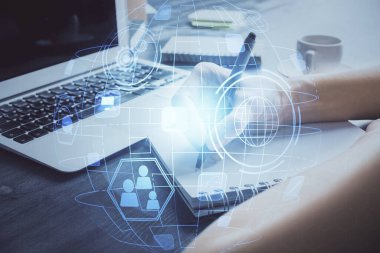 Kadınların el yazısı üzerine sosyal ağ temalı hologram. Uluslararası insanlar birbirine bağlanır. Çift pozlama