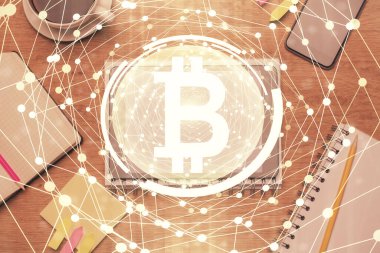 Telefonlu masanın üzerinde iki kat daha fazla engelleme temalı hologram görüntüsü var. Üst Manzara. Kripto teknolojisi kavramı.