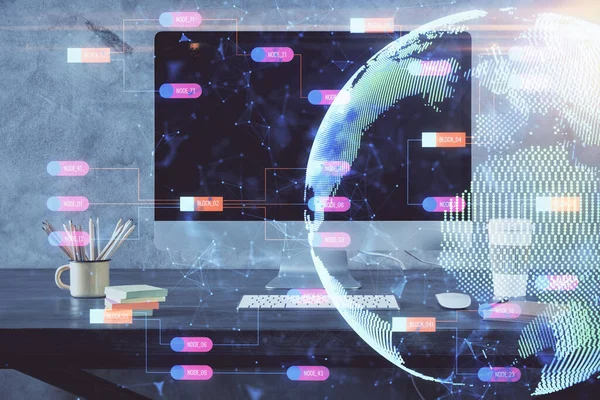 コンピュータと世界地図ホログラムとテーブルのマルチ露出。国際データネットワークの概念. — ストック写真