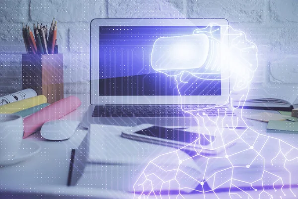 Computador na área de trabalho com ícone de tema AR. Exposição múltipla. Conceito de realidade aumentada. — Fotografia de Stock