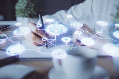 Kadınların el yazısı üzerine sosyal ağ temalı hologram. Uluslararası insanlar birbirine bağlanır. Çift pozlama