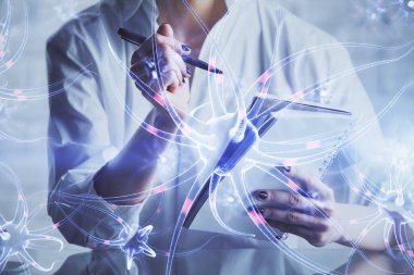El üstünde tutulan nöron hologramı. Araştırma ve öğrenim kavramı. Çift pozlama