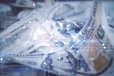 Beynimizin dolar banknotlarının arka planına iki kez çekilmesi. Teknoloji konsepti.