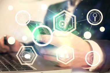 Bir erkeğin elini tutarken ve telefon ve sosyal ağ teması kullanırken çift pozlama.