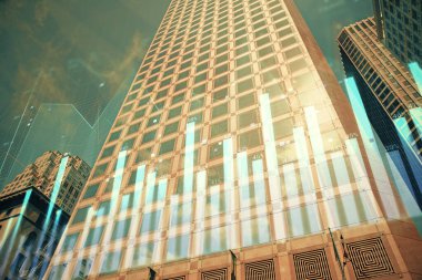 Yüksek binaların arka planında çoklu pozlama olan eski şehir haritası. Finansal araştırma kavramı.