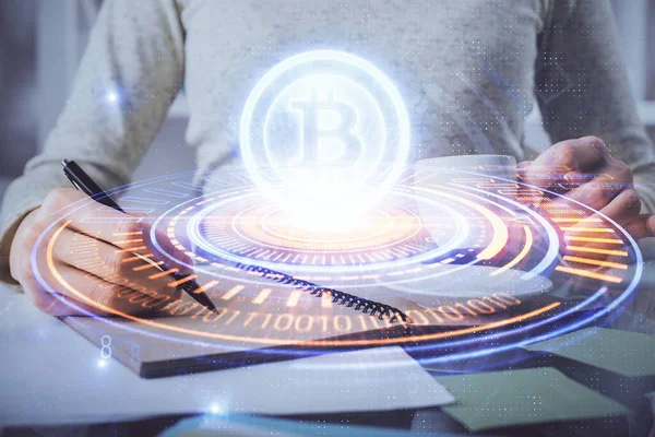 Hologramm der Kryptowährung über Frauenhänden mit Hintergrund. Konzept der Blockchain. Mehrfachbelichtung — Stockfoto