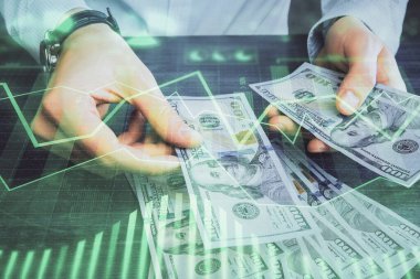 Finansal grafiğe çoklu pozlama hologram, Amerikan dolarları ve insan eli. Analiz kavramı.