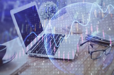 Finansal tablo çizimi ve arka planda bilgisayar olan bir tablo. Çifte maruziyet. Uluslararası pazarlar kavramı.