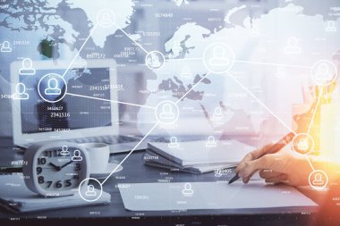 Kadınların el yazısı üzerine sosyal ağ temalı hologram. Uluslararası insanlar birbirine bağlanır. Çift pozlama