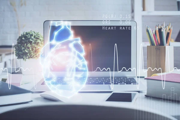 Desktop-Computer Hintergrund und Herzzeichnung. Doppelbelichtung. Medizinische Studie und Gesundheitskonzept. — Stockfoto