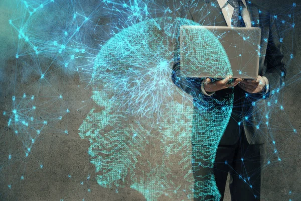 Beyin temalı hologramı olan bilgisayar geçmişi olan bir iş adamı. Beyin fırtınası kavramı. Çoklu pozlama. — Stok fotoğraf