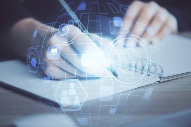 Kadınların el yazısı üzerine sosyal ağ temalı hologram. Uluslararası insanlar birbirine bağlanır. Çift pozlama