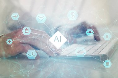 Bilgisayar geçmişi üzerinde çalışan bir adamla çok sayıda teknolojik çizime maruz kalmış. Yenilik kavramı.