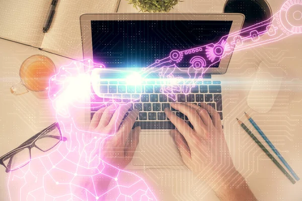 Dvojité vystavení Man ruce psaní přes klávesnici počítače a virtuální realita hologram kreslení. Horní pohled. Technologický koncept. Budoucnost. — Stock fotografie