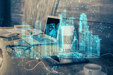 Ofisteki masaüstü bilgisayar geçmişi ve büyük kasaba binaları hologram çizimi. Çifte maruziyet. Akıllı şehir konsepti.