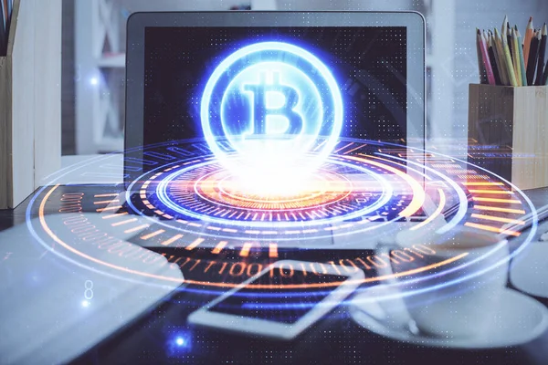 Multi exponering av blockchain och crypto ekonomi tema hologram och tabell med datorbakgrund. Begreppet bitcoin cryptocurrency. — Stockfoto