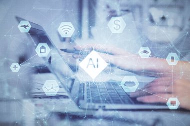 Bilgisayar ve veri temalı hologram çizimleri üzerinde çalışan kadın ellerine çok fazla maruz kalma. Teknoloji kavramı.