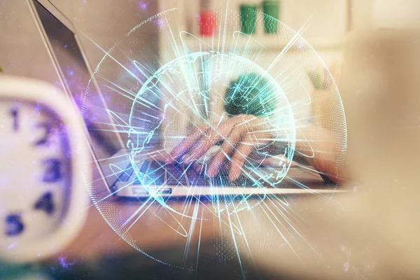 Kadın elinin bilgisayar ve iş temalı hologram çizimlerinde çifte pozlama. Başarı konsepti. — Stok fotoğraf
