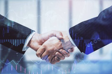Forx grafik hologramı ve iki adamın el sıkışması. Borsa konsepti.