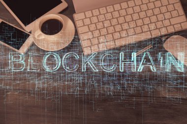 Telefonlu masanın üzerinde iki kat daha fazla engelleme temalı hologram görüntüsü var. Üst Manzara. Kripto teknolojisi kavramı.